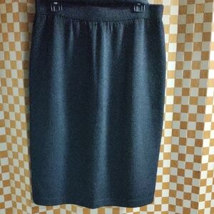Elegant Black Women's Skirt. St John Heavy knit Basics Skirt. Size 2.